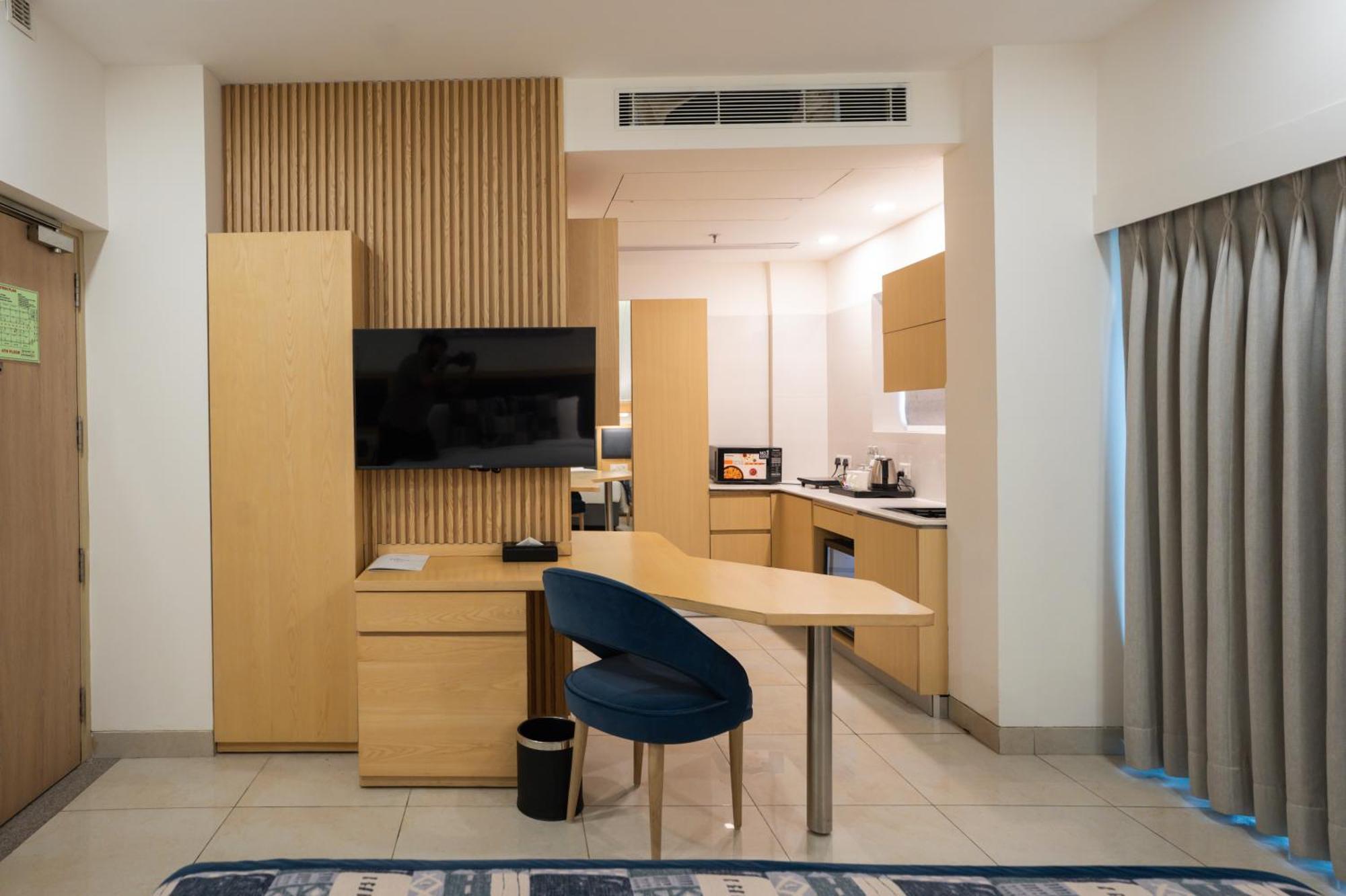 גורגאון Ar Suites Klj Square מראה חיצוני תמונה