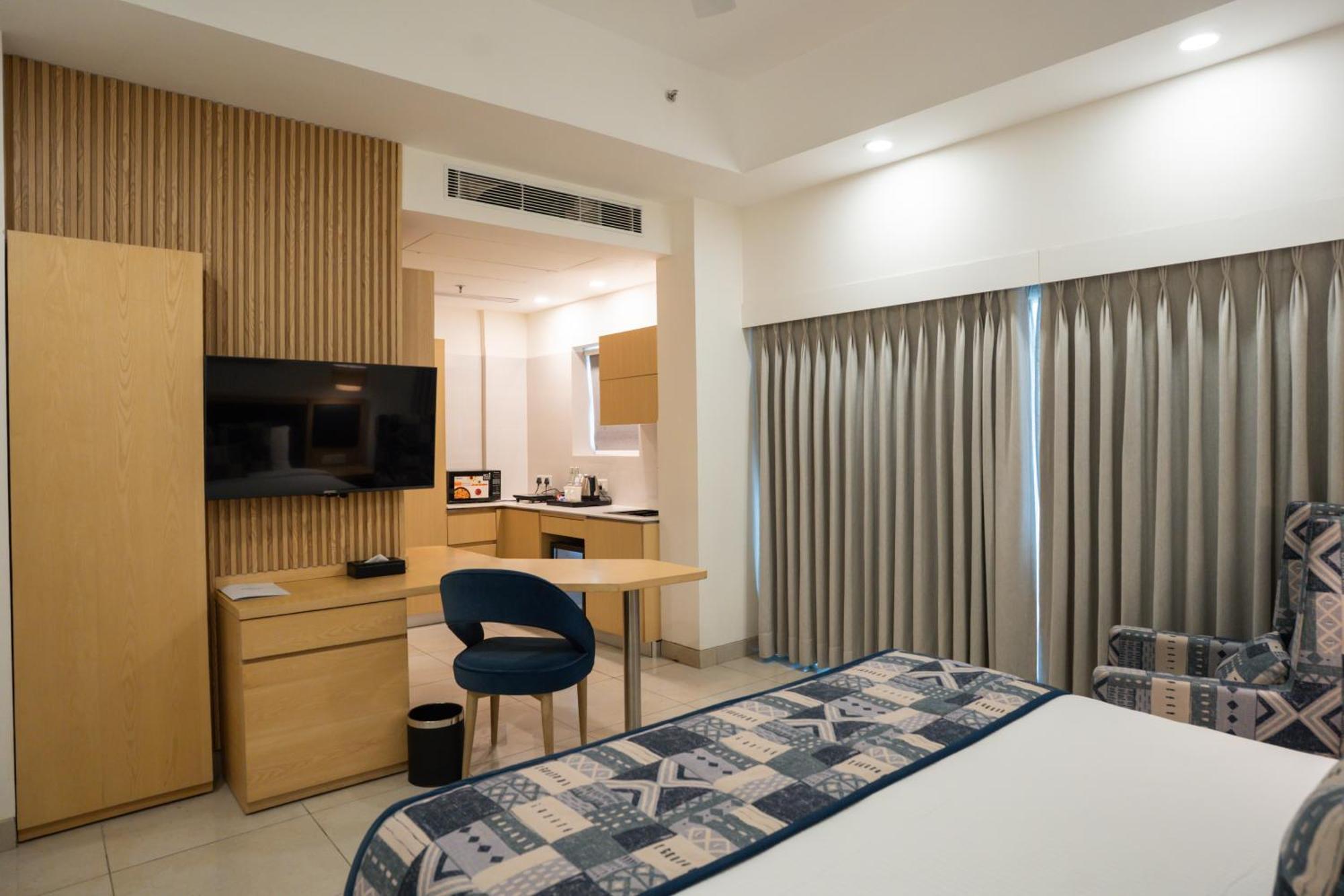 גורגאון Ar Suites Klj Square מראה חיצוני תמונה